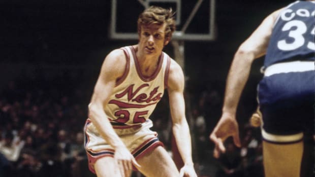 New York Nets guard Bill Melchionni